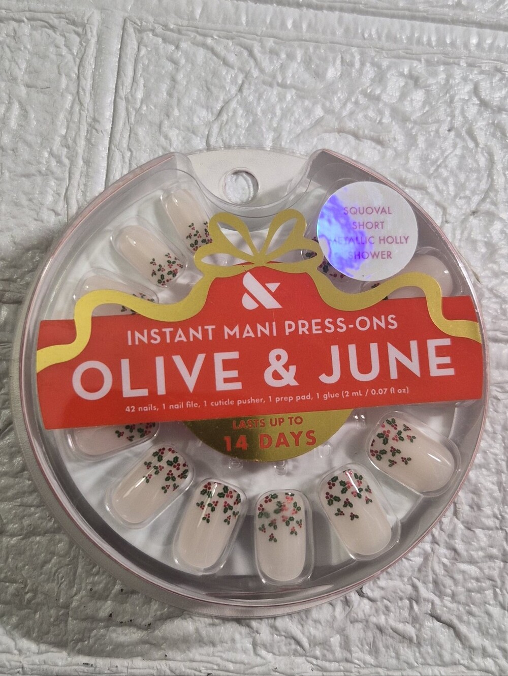 Olive & June Metallic Holly Shower Instant Mani Press-On Nails in squoval Xmas